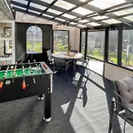 3 Bedroom Cozy In Σπίτι διακοπών