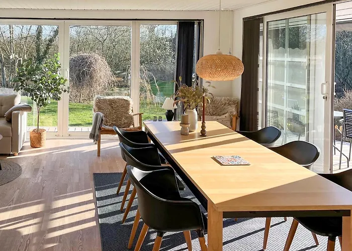 3 Bedroom Cozy In *