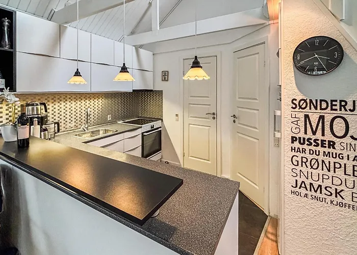 3 Bedroom Cozy In Ferienhaus *